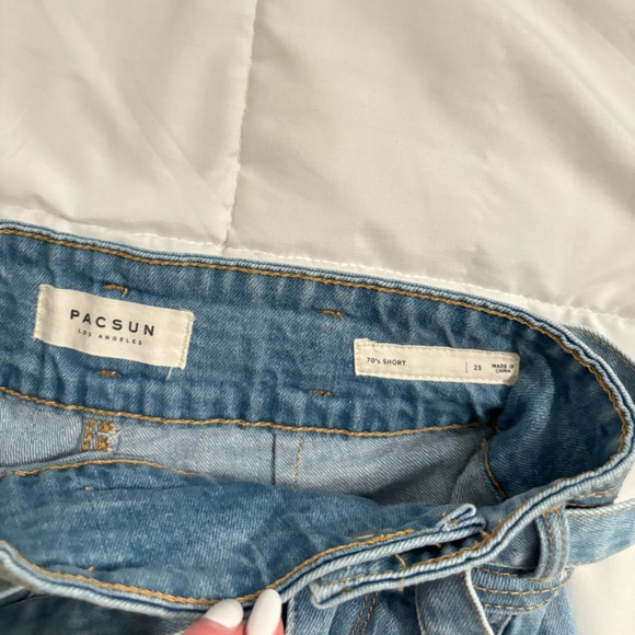 Retro Jean Shorts w/ Belt - Picture 3 of 3